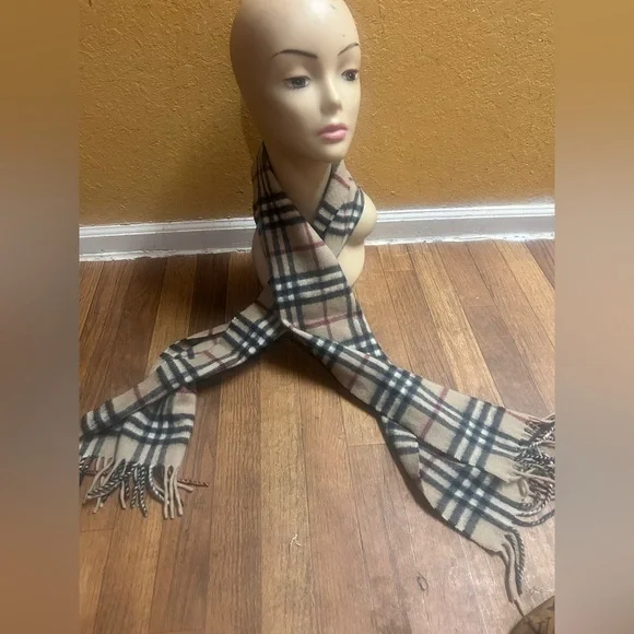 Burberry Beige and Black Checkered Scarf 50./. Cashmere - Picture 1 of 7